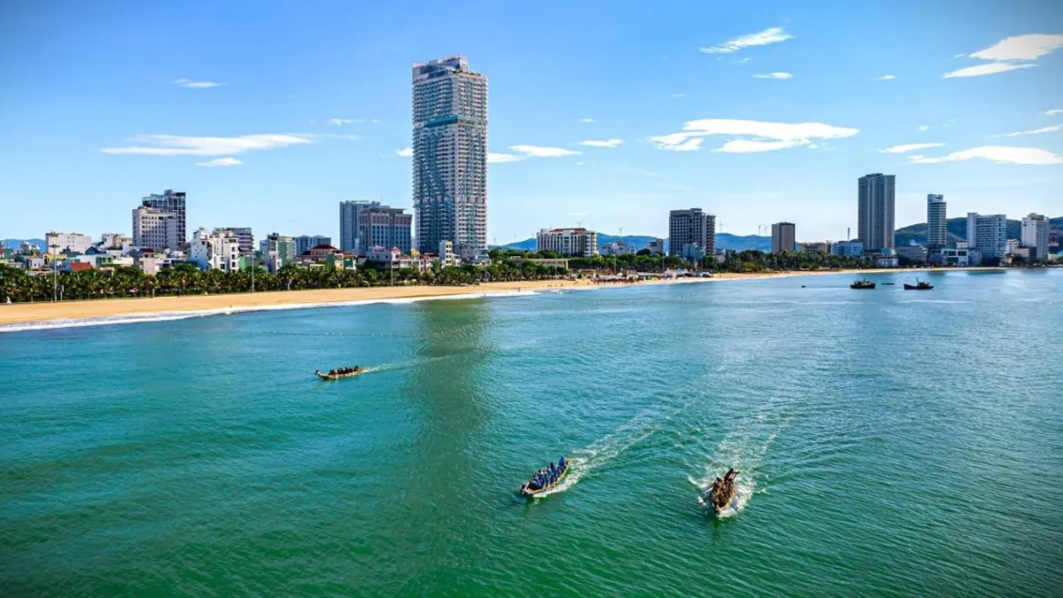 Lễ hội đua thuyền trên vịnh Quy Nhơn